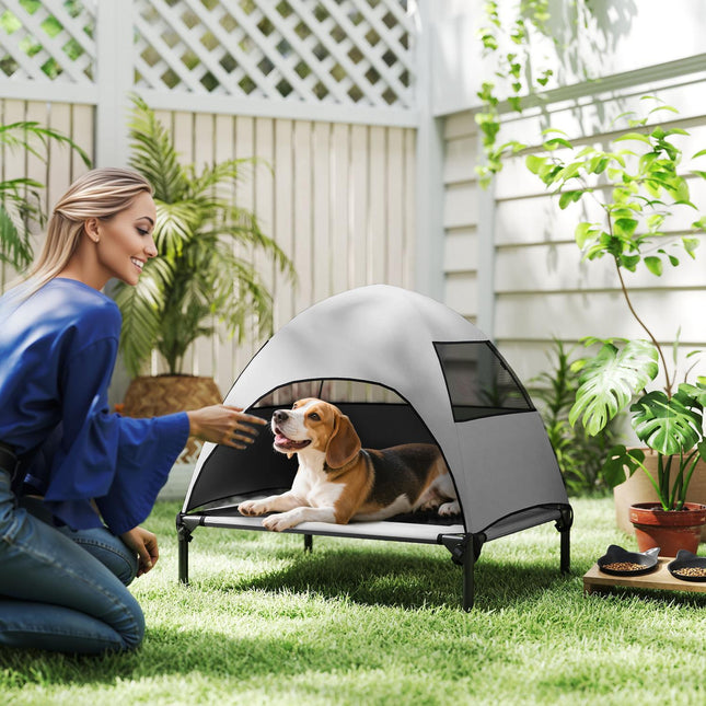 PAWROOM - Udendørs hundeseng med tag, forhøjet hundeseng til mellemstore hunde, kølende kæledyrsseng med vaskbar mesh metalramme bæretaske, kæledyrsseng til udendørs camping 76x61x71 cm, lysegrå