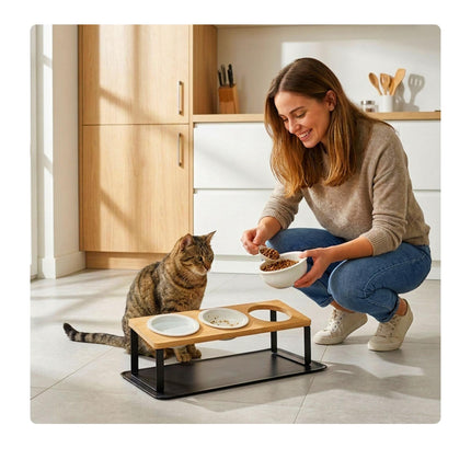 TASSORA - Skålsæt til hævede katte – bambusstativ, keramiske skåle, måtte